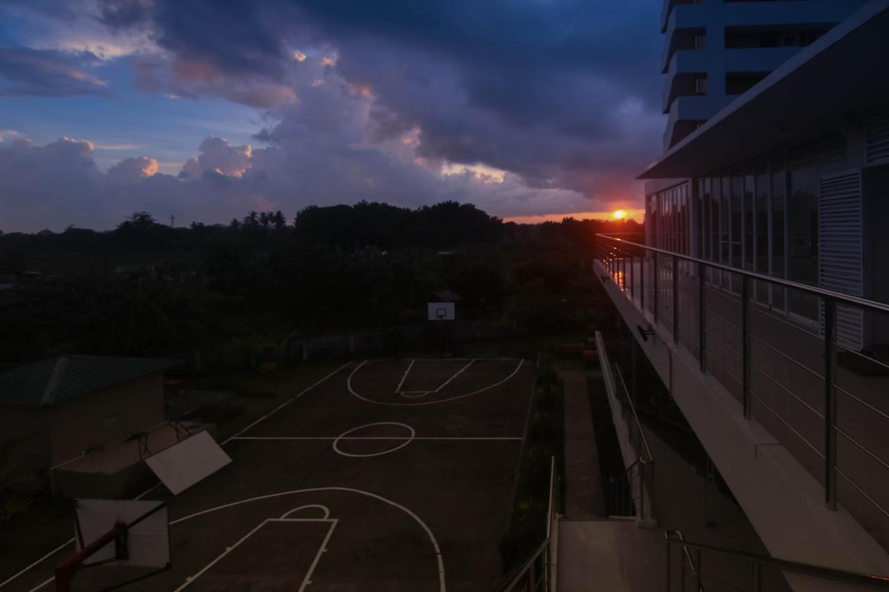 Mak'Z Condo Place Lapu-Lapu City Kültér fotó